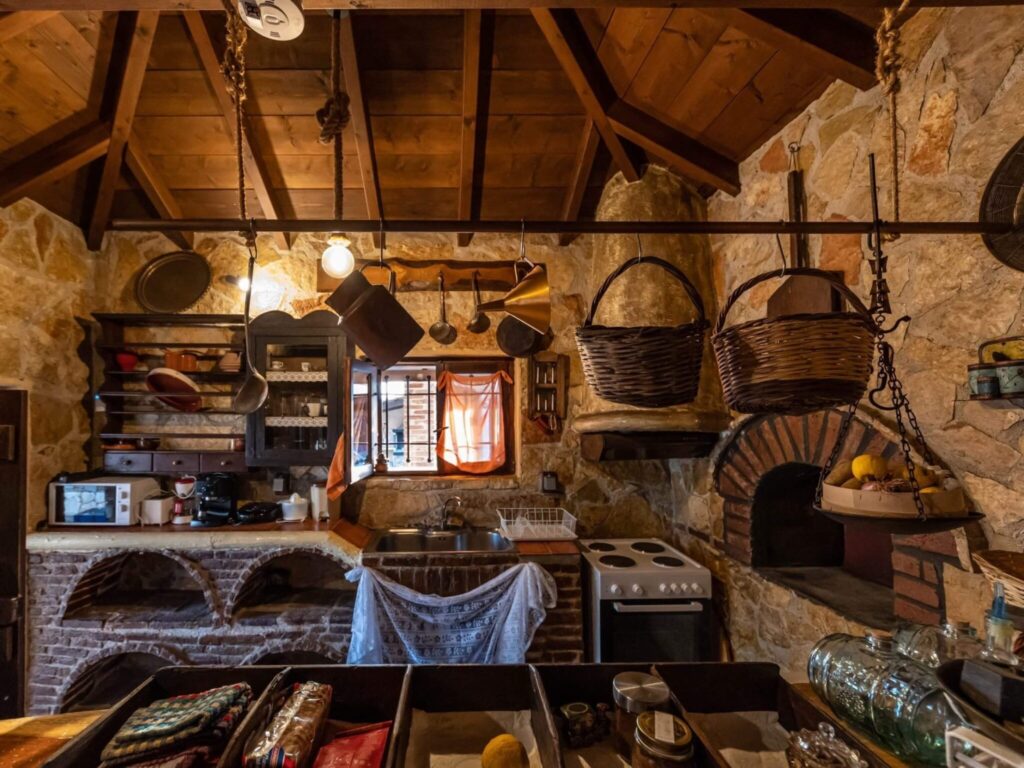 Ρουστίκ κουζίνα με ξύλο -Vintage Stone House - Πέτρινο σπίτι στον Αμαριανό