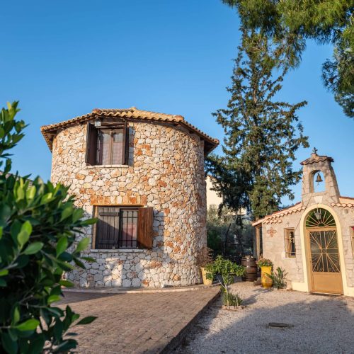 Εξωτερική γαλήνη: O κήπος του Vintage Stone House - παραδοσιακός ξενώνας στην Αργολίδα